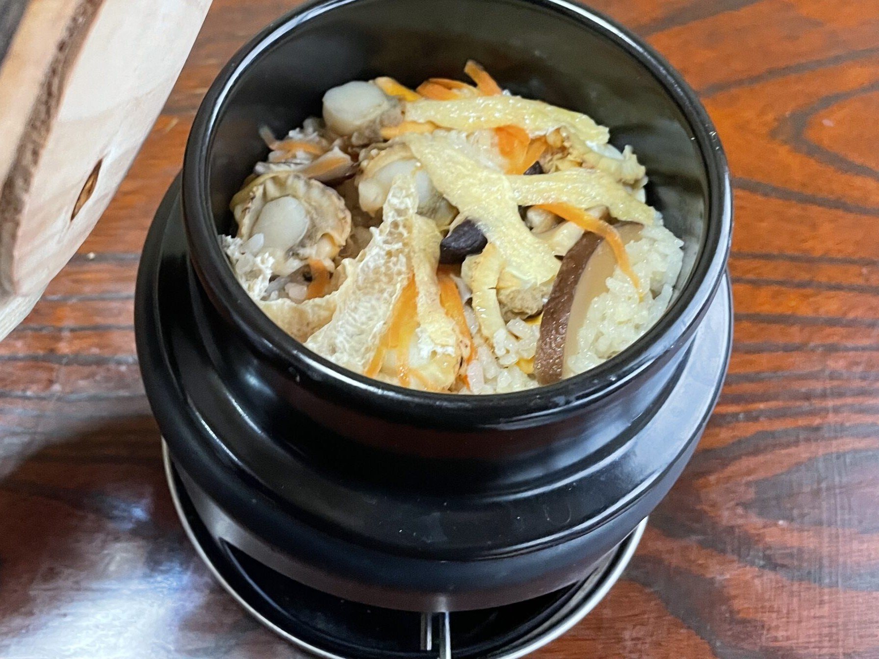 あわびの煮貝を使った釜飯