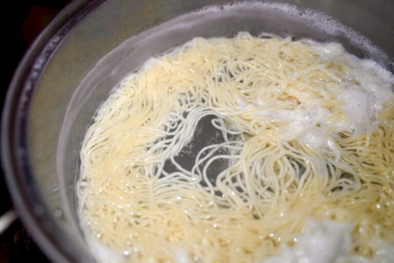 豚骨ラーメン — 富士家での体験の様子