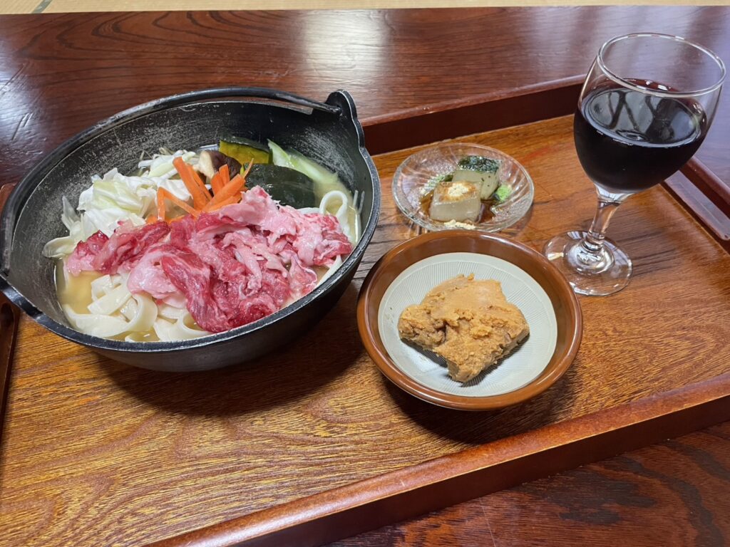 甲州ワインビーフ・ジビエ・あわびご飯を使った富士家のほうとう膳