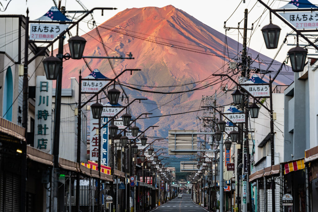 富士吉田から見る夏の富士山