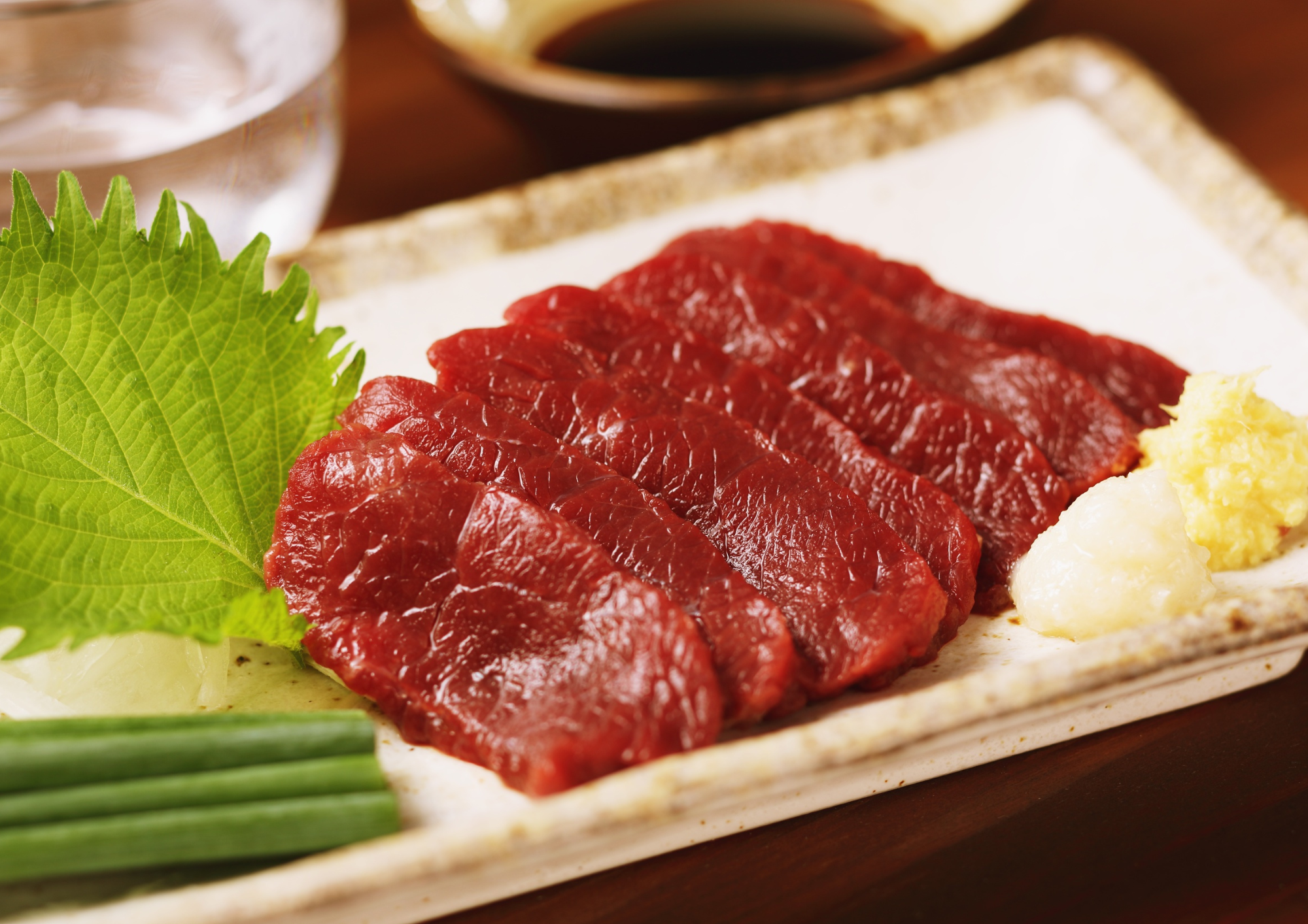 山梨名物　馬刺し